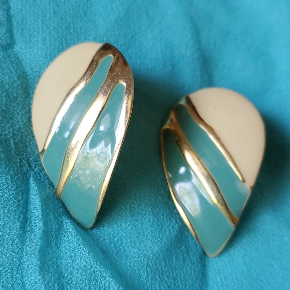 70's  Vintage Enameled  Pierced - Picture 3 of 3